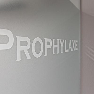 Aufnahme der Tür zum Behandlungsraum Prophylaxe